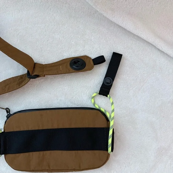 lululemon athletica Pop It Off Crossbody Bag - Picture 3 of 6